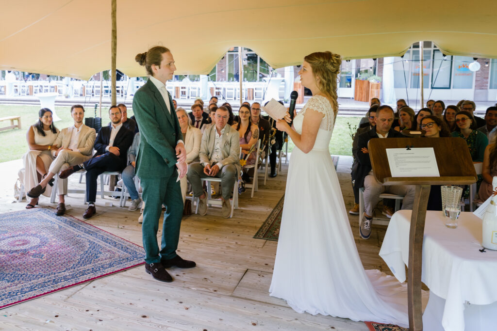 Intieme bruiloft in Arnhem, bruidsfotograaf Arnhem