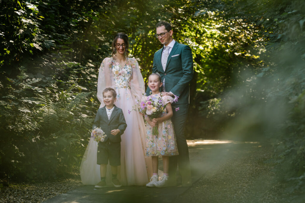 intieme fotoshoot met de kinderen tijdens de bruiloft